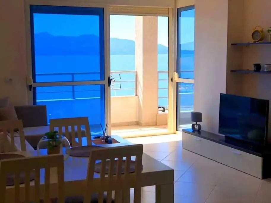 Seaview Apartment! Public Parking Near The App! Sarande Apartment