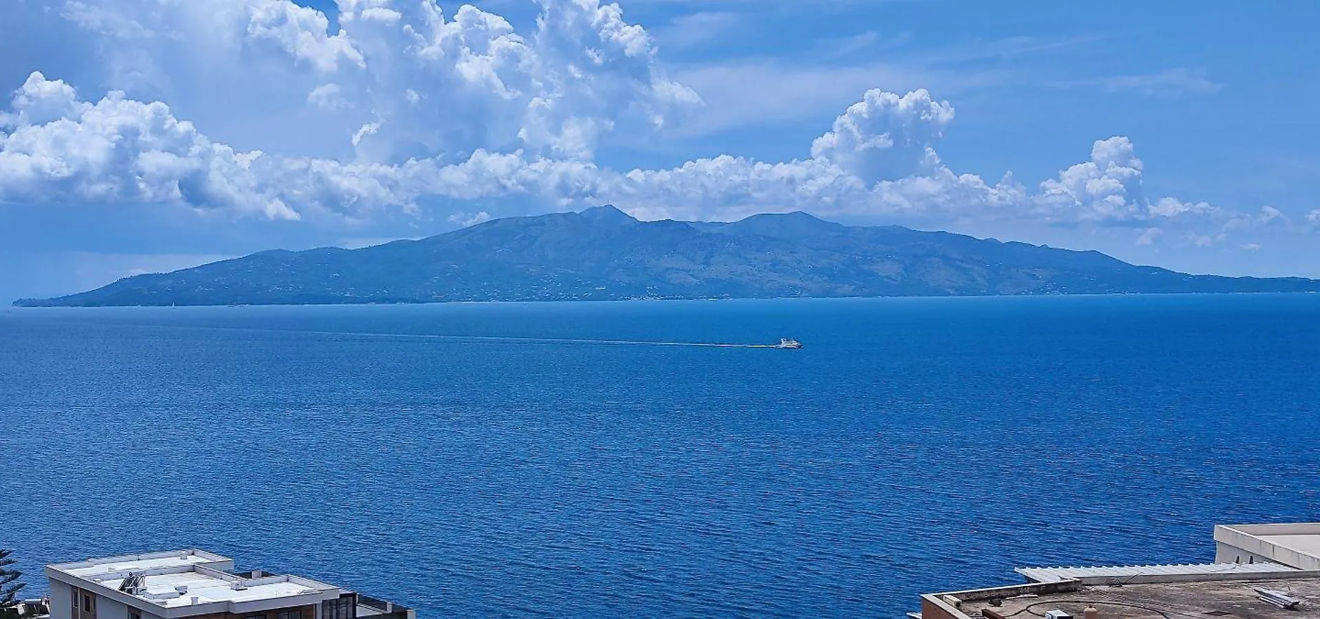 Seaview Apartment! Public Parking Near The App! Sarande 0*,