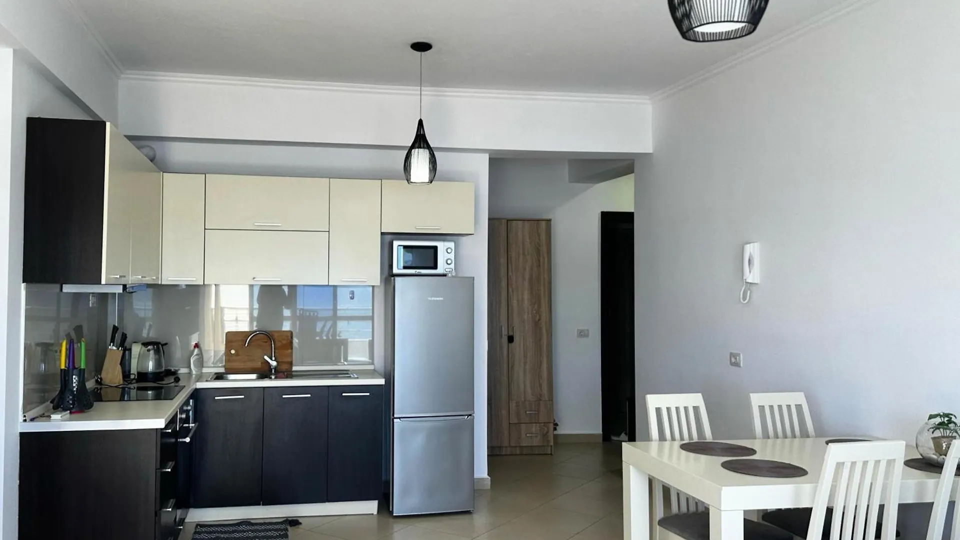 Seaview Apartment! Public Parking Near The App! Sarande Apartment