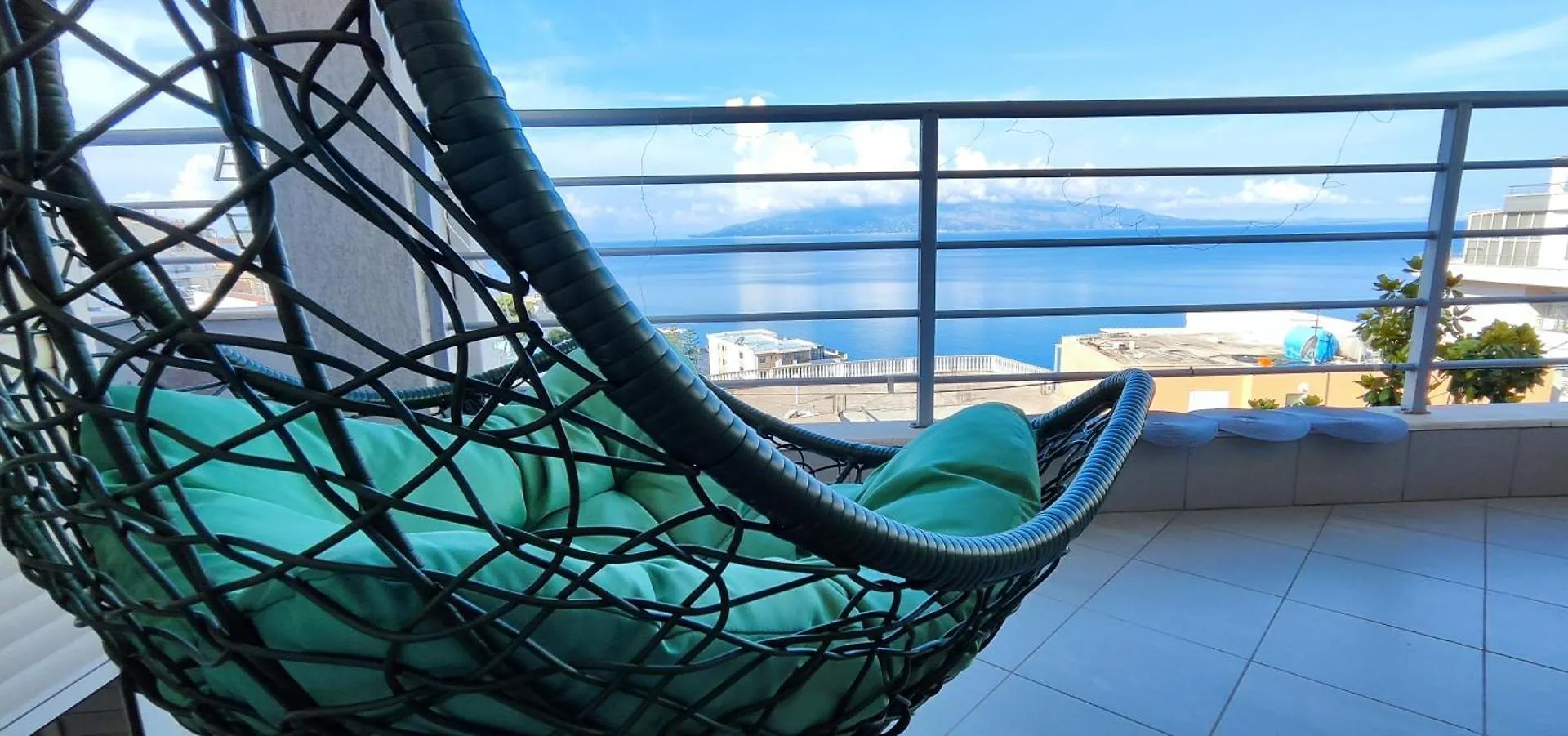 Seaview Apartment! Public Parking Near The App! Sarande Albania