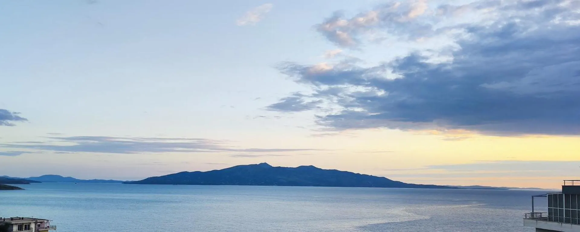 Seaview Apartment! Public Parking Near The App! Sarande