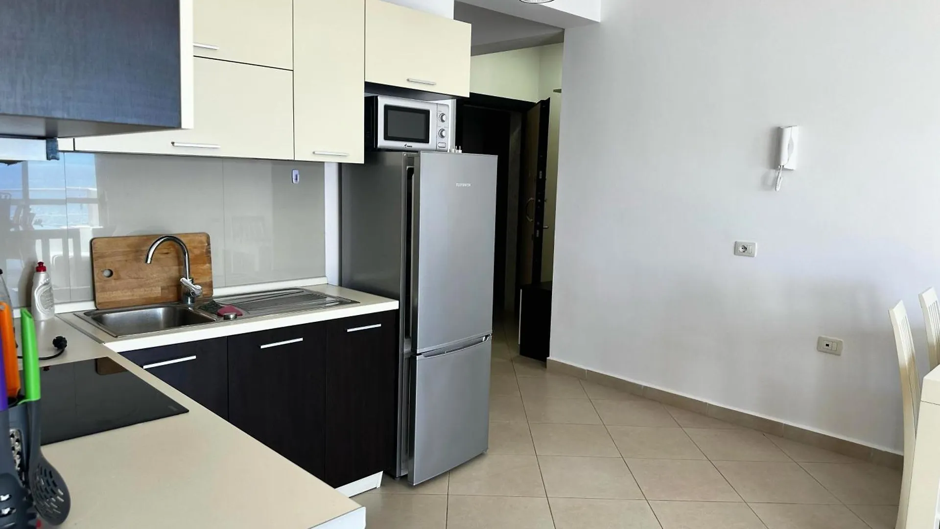 Seaview Apartment! Public Parking Near The App! Sarande Apartment