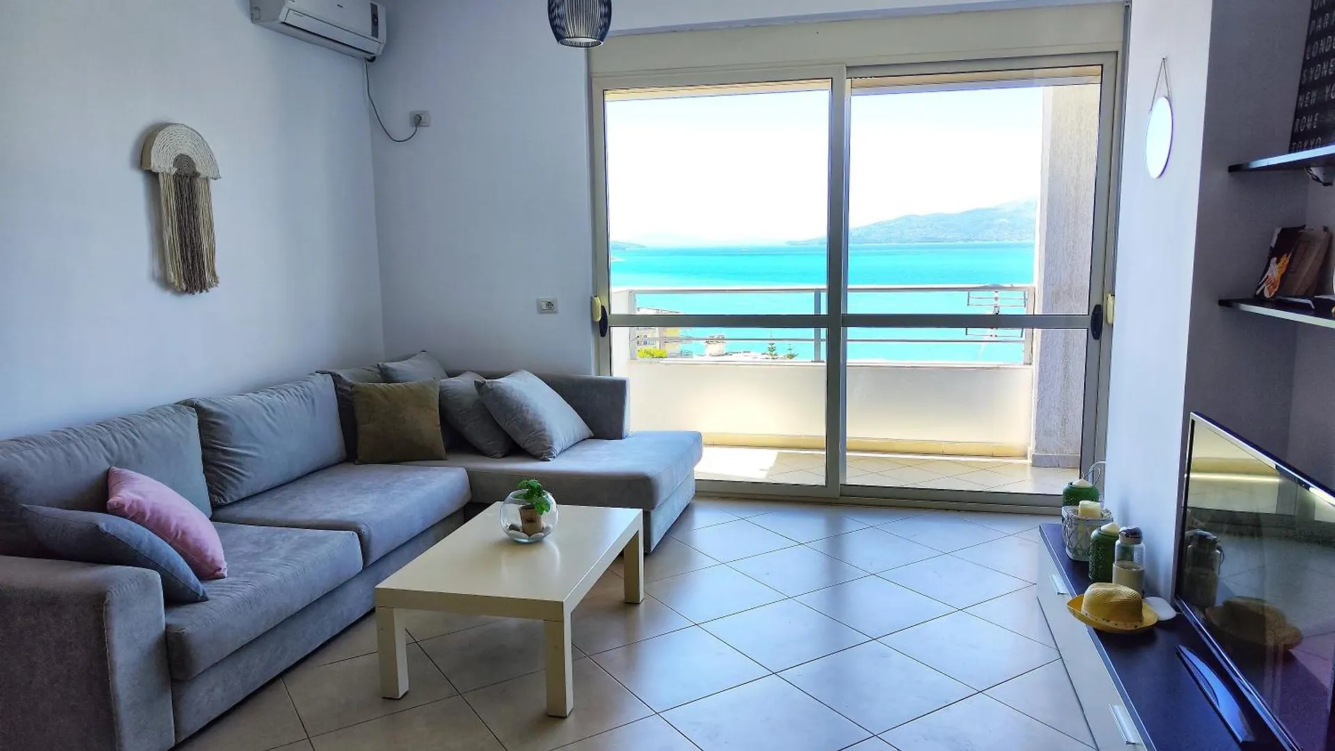 Apartment Seaview Apartment! Public Parking Near The App! Sarande Albania